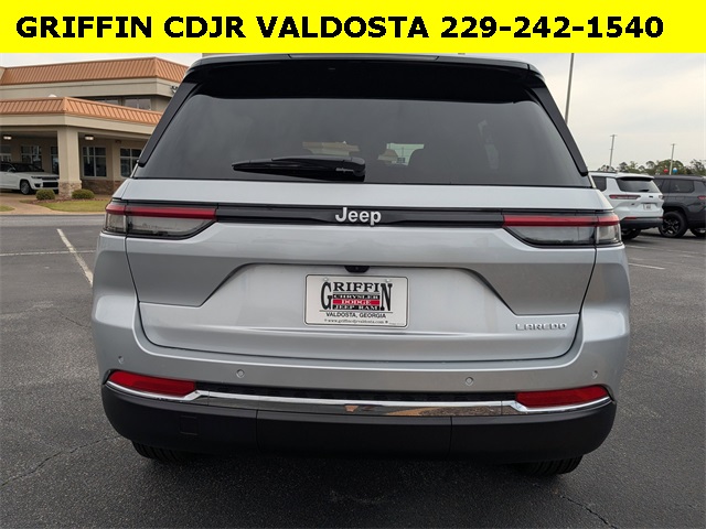 2025 Jeep Grand Cherokee Laredo X photo 3