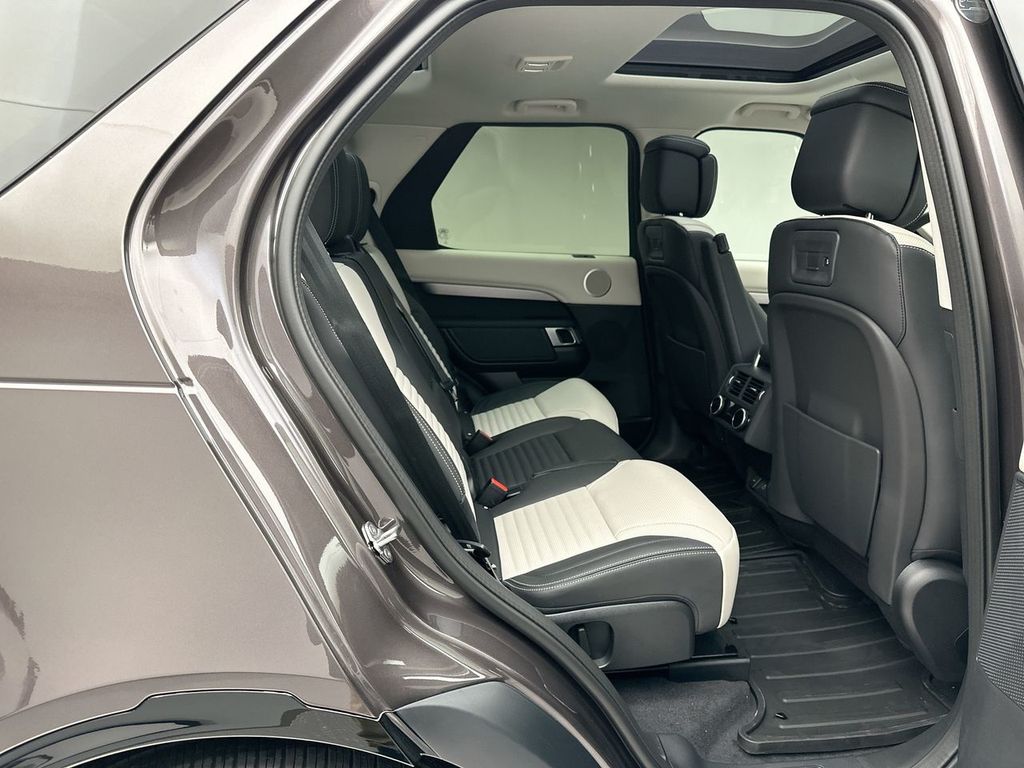 2025 Land Rover Discovery SE photo 7