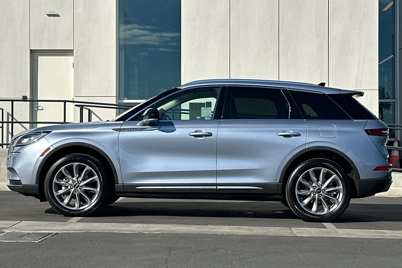 2022 Lincoln Corsair Standard photo 5
