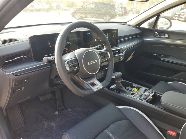 2025 Kia K5 GT-Line photo 8