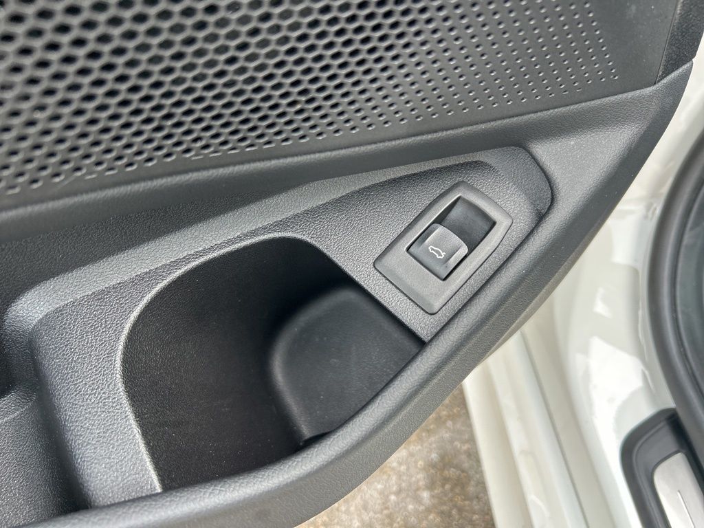 2025 Bmw 330i photo 12