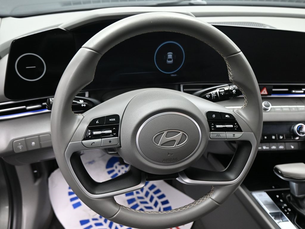 2025 Hyundai Elantra SEL Convenience photo 2