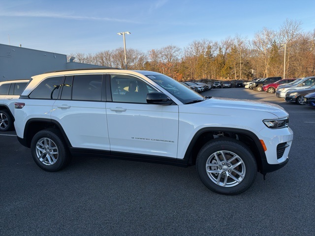 2025 Jeep Grand Cherokee Laredo X photo 2