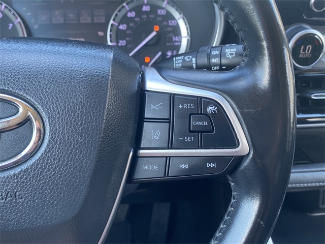2022 Toyota Highlander XLE photo 25