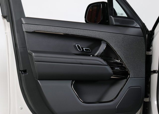 2025 Land Rover Range Rover Sport SE photo 19
