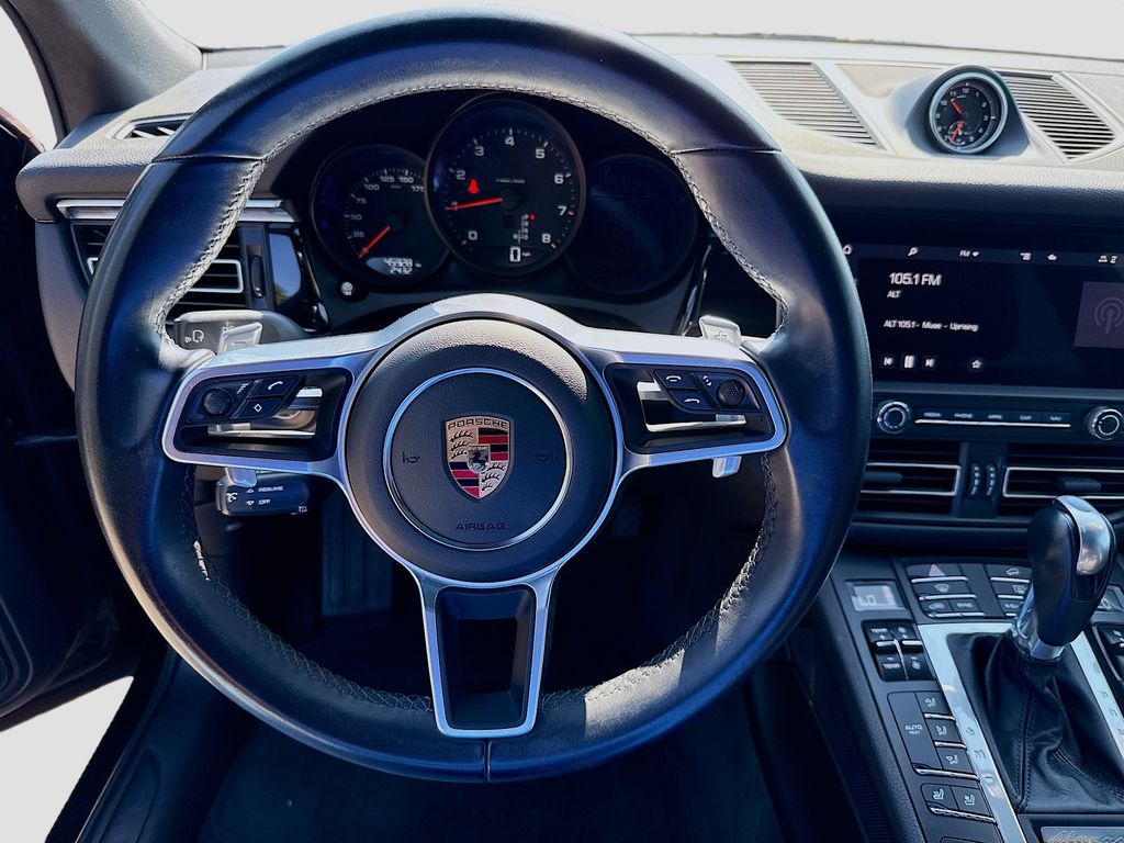 2021 Porsche Macan Base photo 18