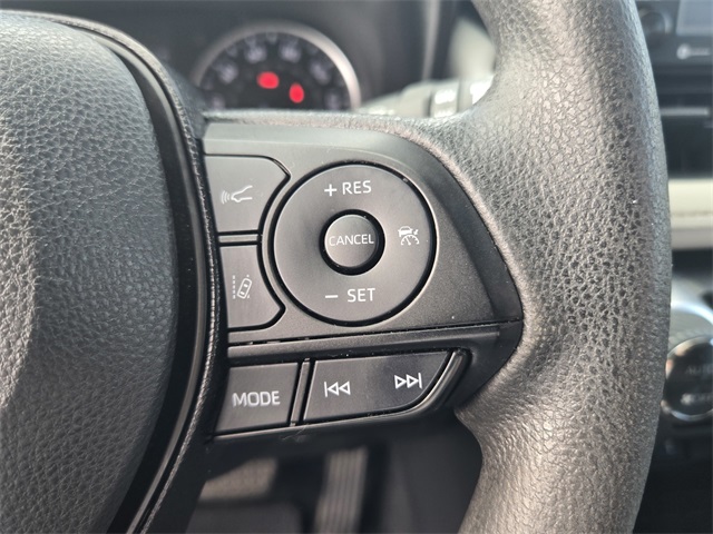 2021 Toyota RAV4 Hybrid XLE photo 26