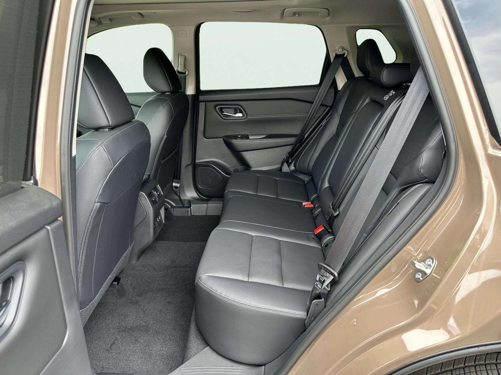 2025 Nissan Rogue SL photo 14