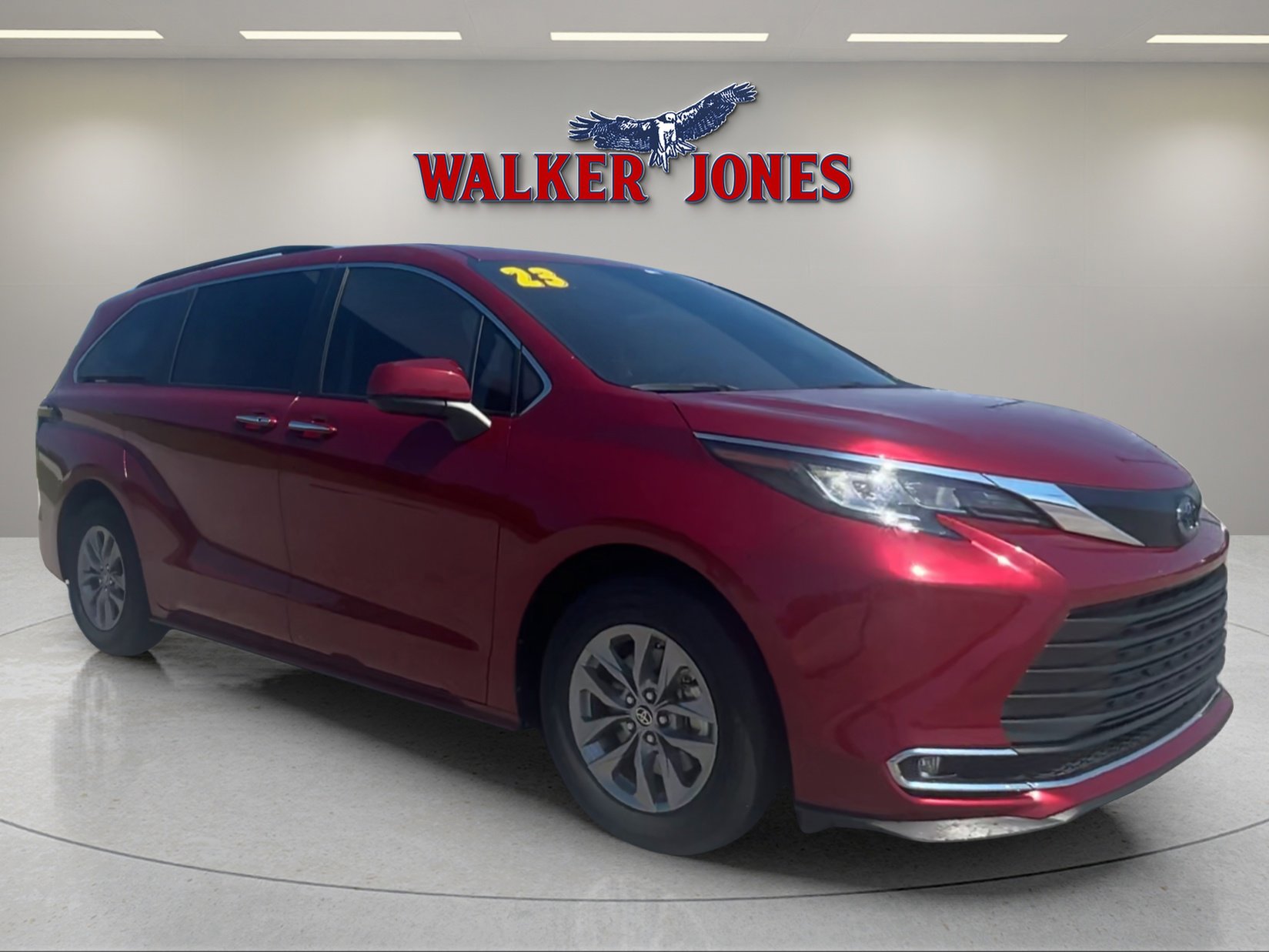 2023 Toyota Sienna XLE's photo