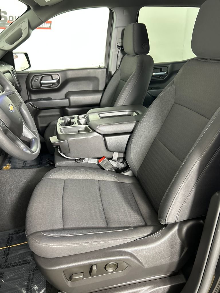 2024 Chevrolet Silverado 1500 Custom photo 16