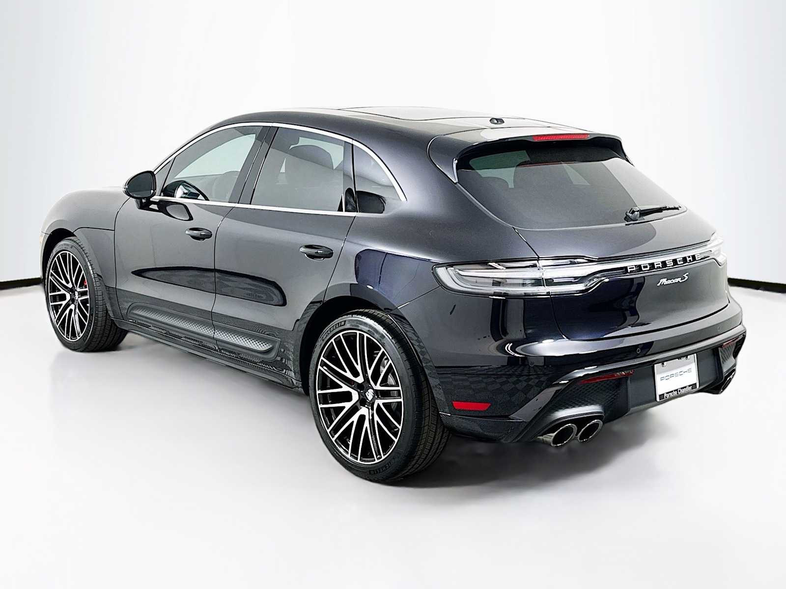 2025 Porsche Macan S photo 2