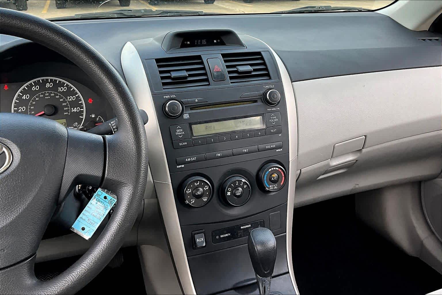 2013 Toyota Corolla LE photo 4