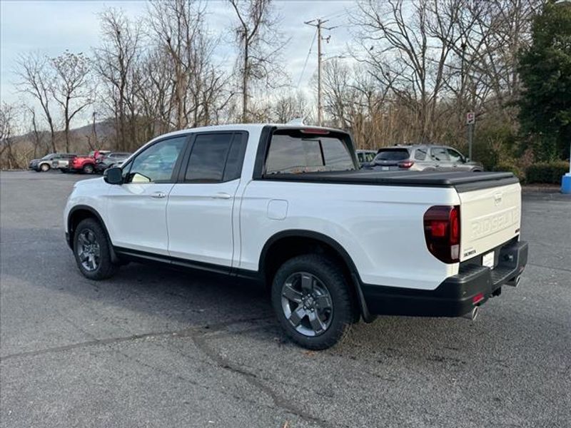 2025 Honda Ridgeline TrailSport photo 2