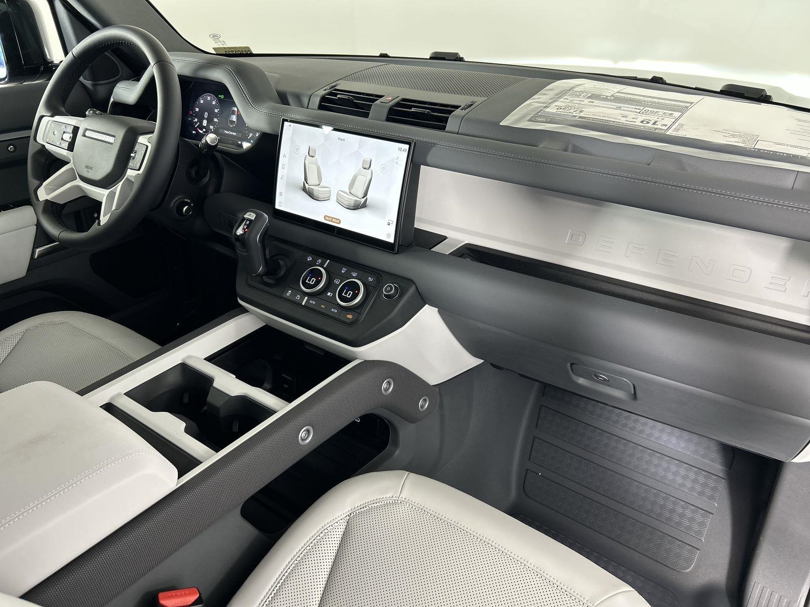 2025 Land Rover Defender 110 S photo 32