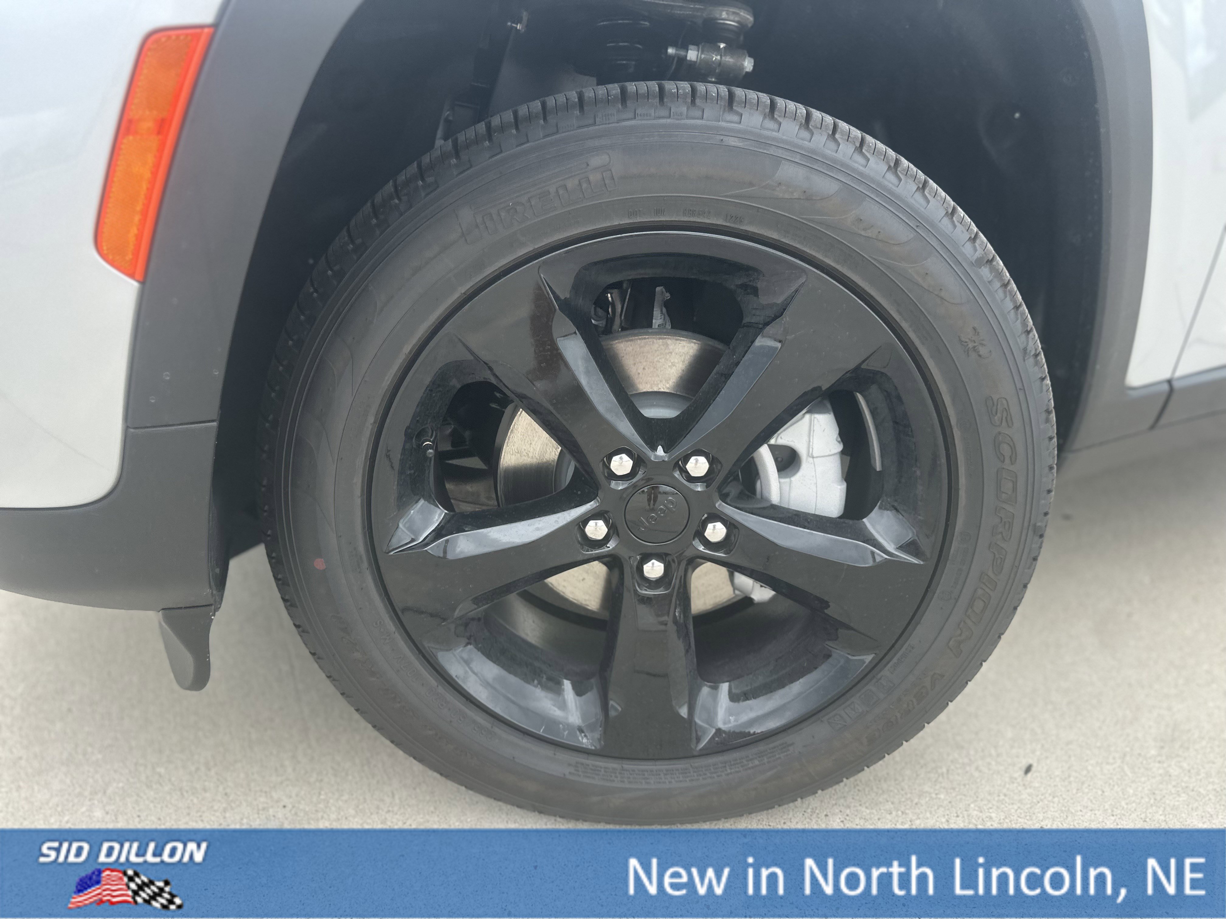 2025 Jeep Grand Cherokee Limited photo 4