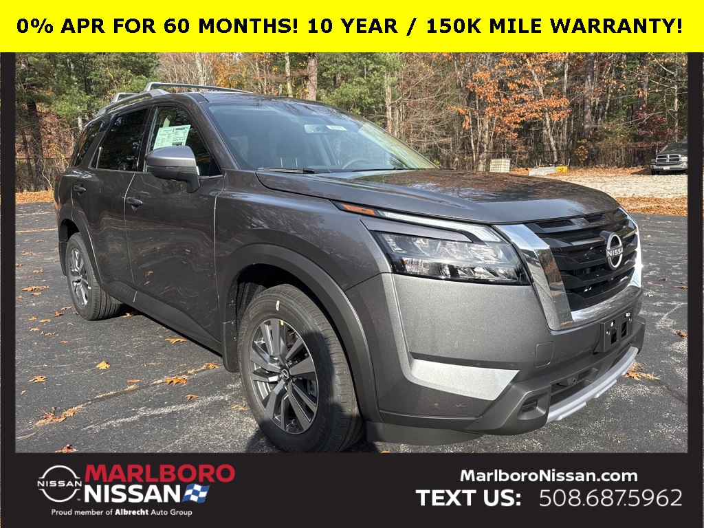 2025 Nissan Pathfinder SL's photo