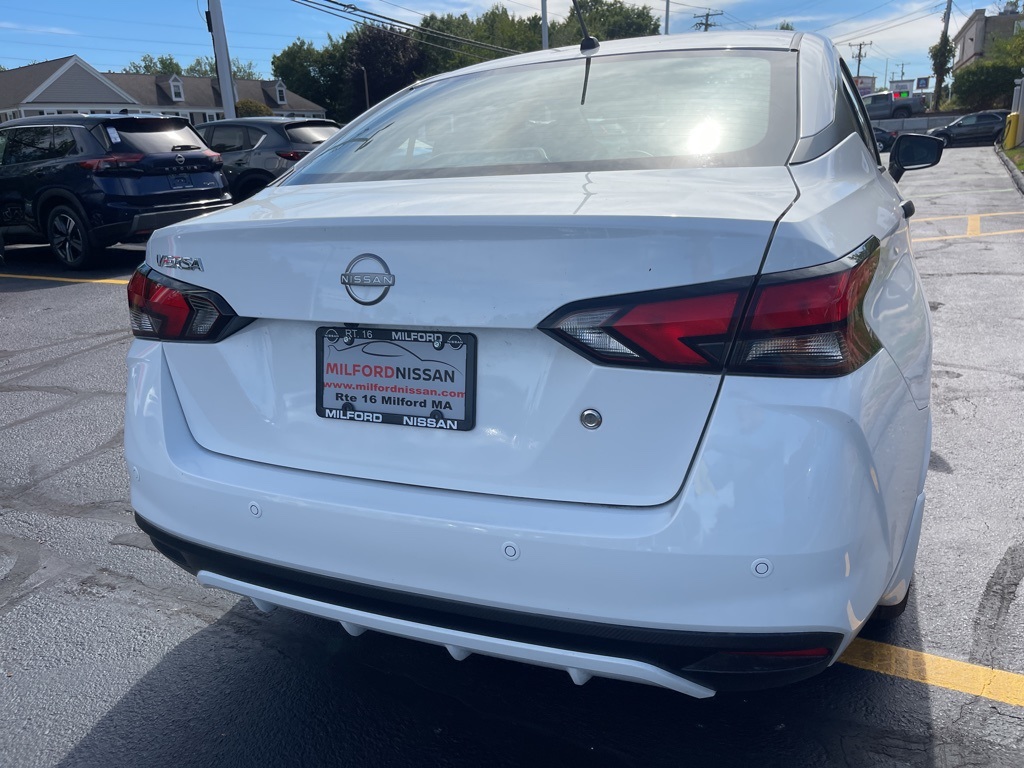 2024 Nissan Versa 1.6 S photo 3