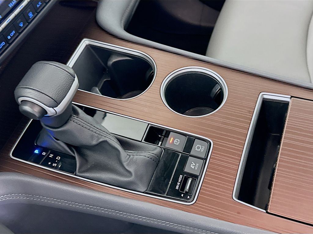 2024 Toyota Sienna XLE photo 16