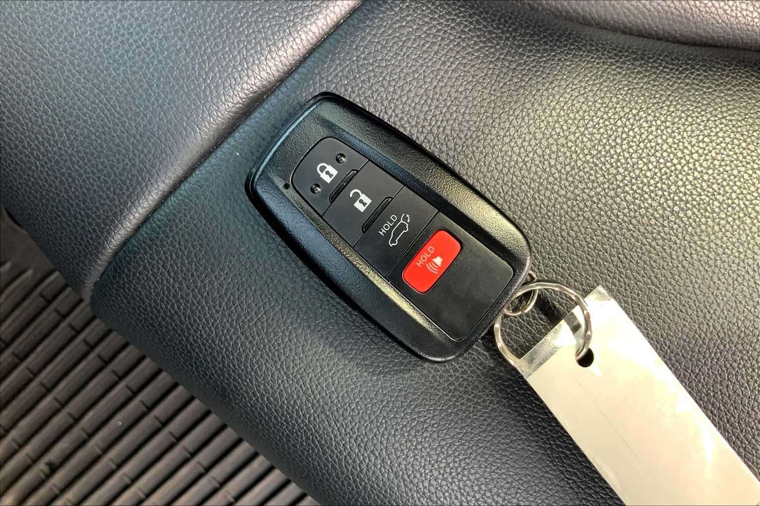 2021 Toyota Highlander XLE photo 14