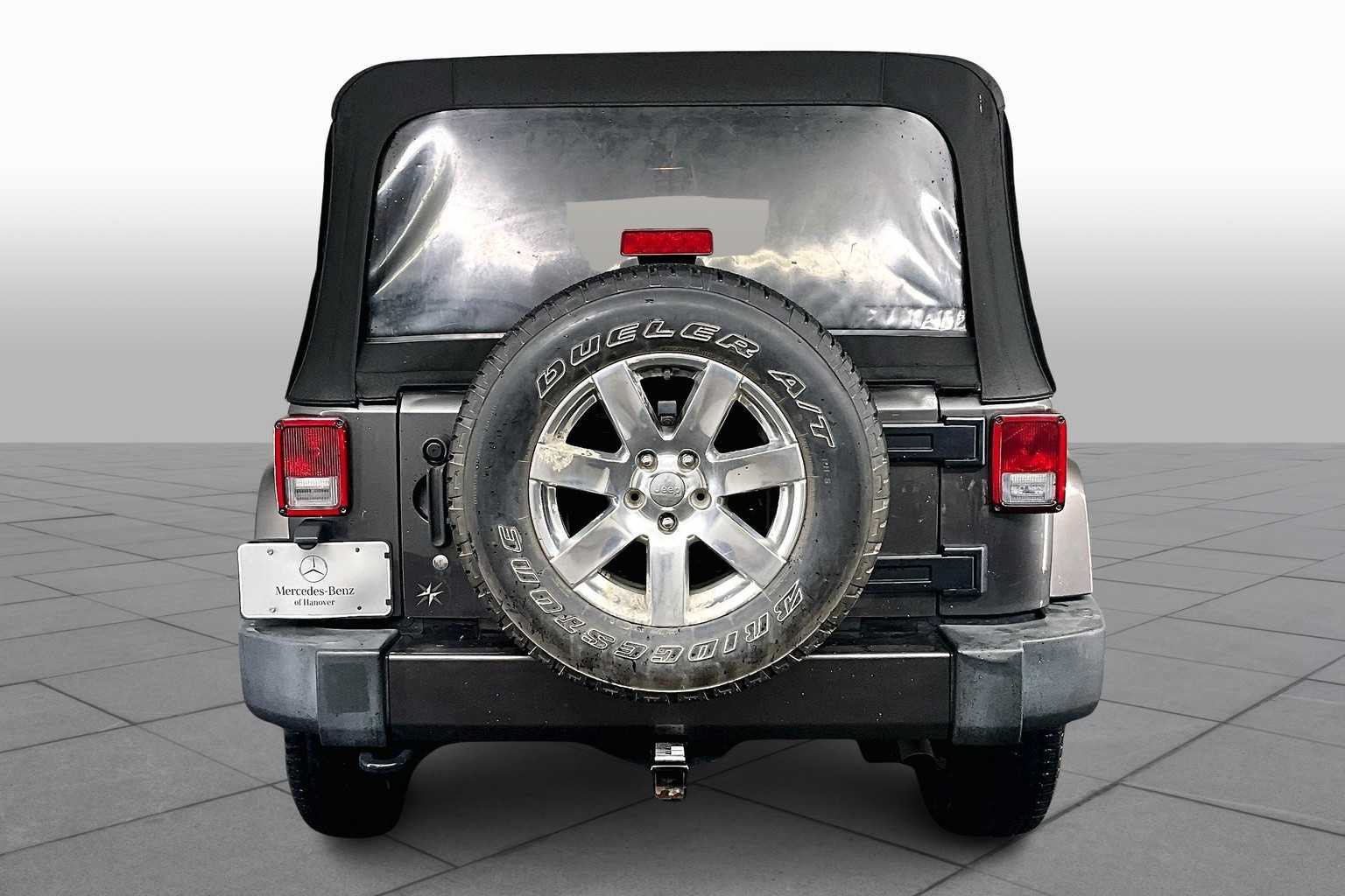 2016 Jeep Wrangler Unlimited Sahara photo 4