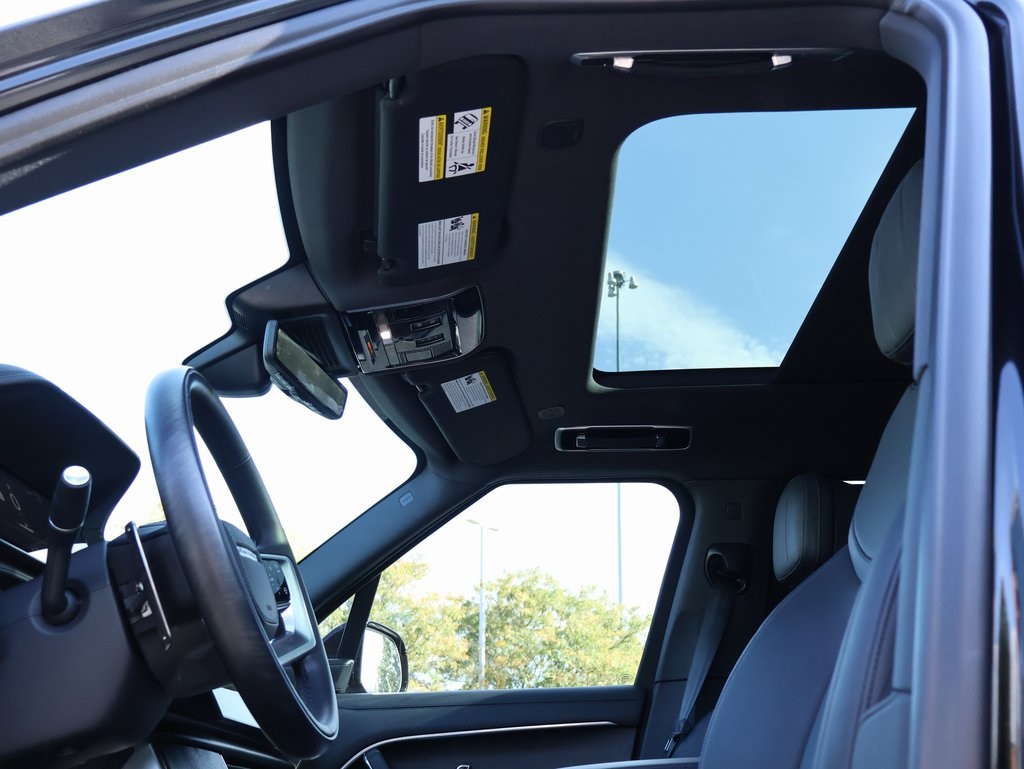 2025 Land Rover Range Rover SE photo 30