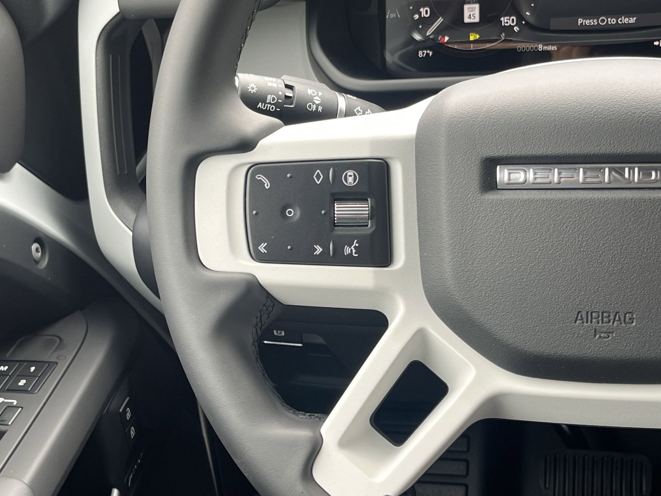 2025 Land Rover Defender S photo 11