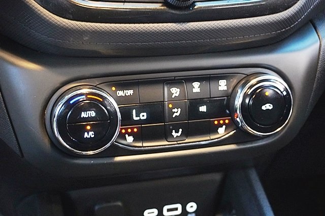 Used 2022 White Chevrolet LT image 28