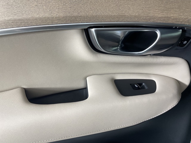 2026 Volvo XC90 B5 AWD Core photo 34
