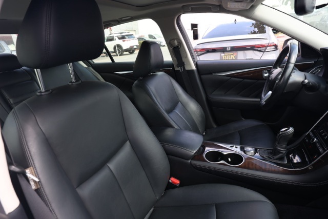 2018 Infiniti Q50 2.0t LUXE photo 18
