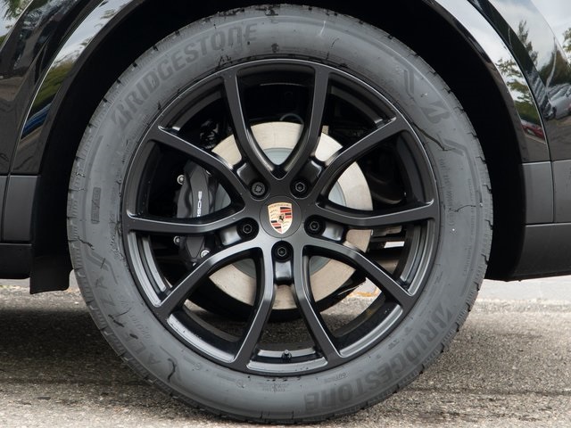 2026 Porsche Cayenne Coupe photo 8