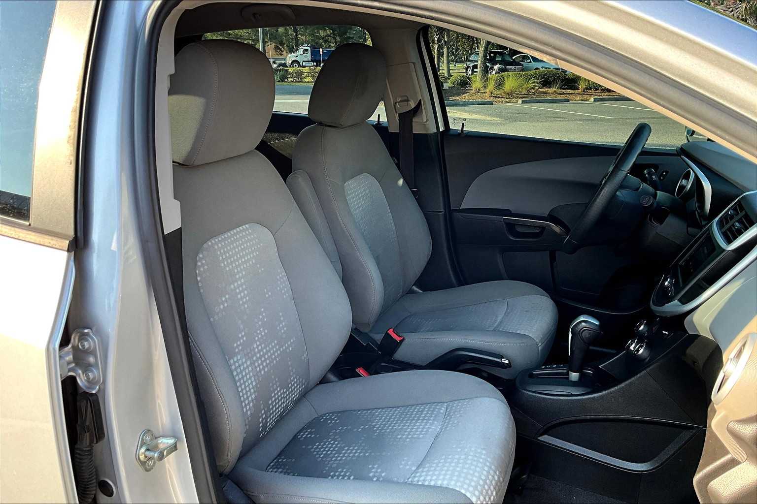 2020 Chevrolet Sonic LT photo 8