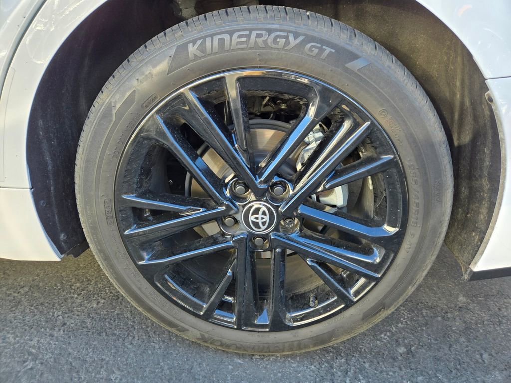 2025 Toyota Camry LE photo 3