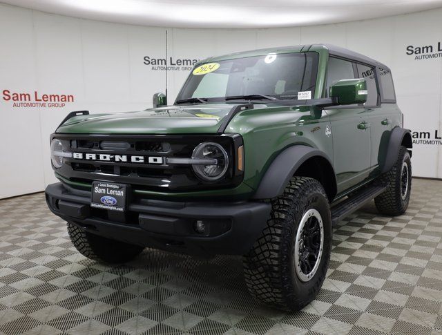2024 Ford Bronco Outer Banks photo 3