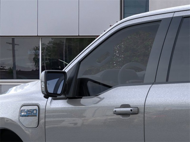 2025 Ford F-150 Lightning Lariat photo 18