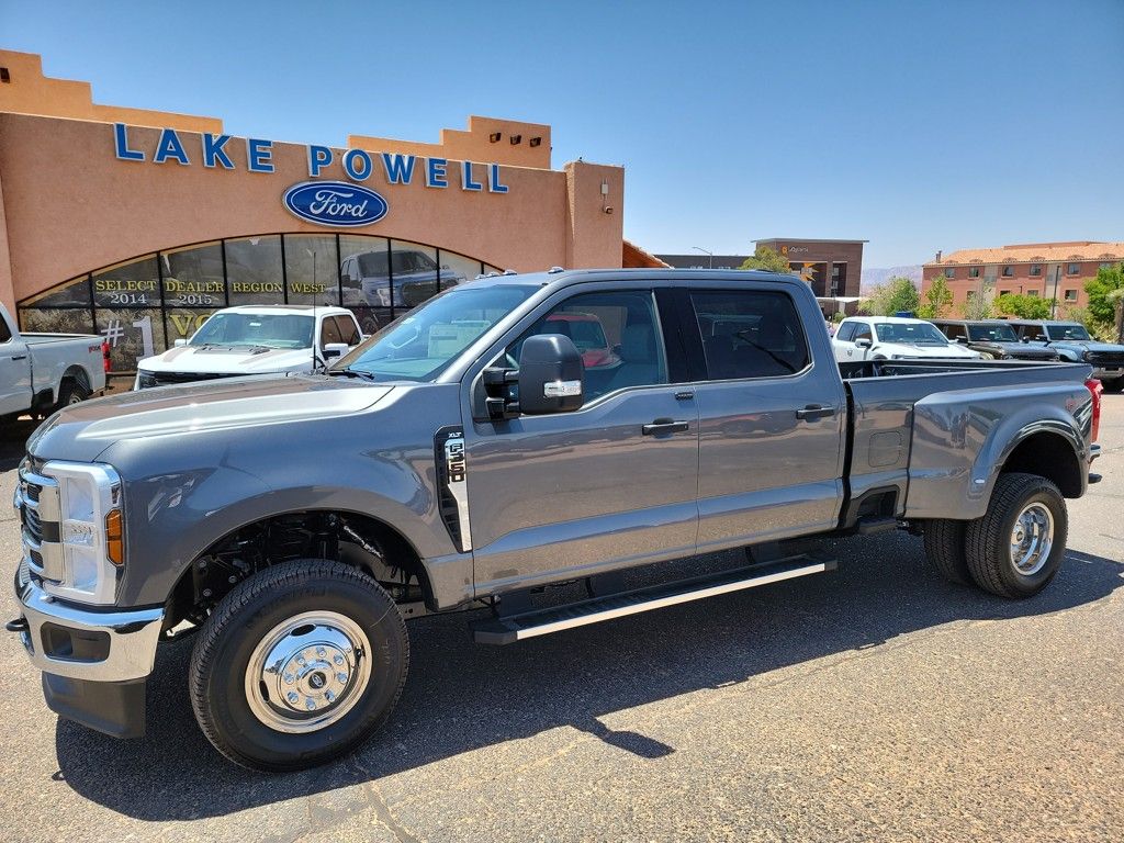 2025 Ford F-350 Super Duty's photo