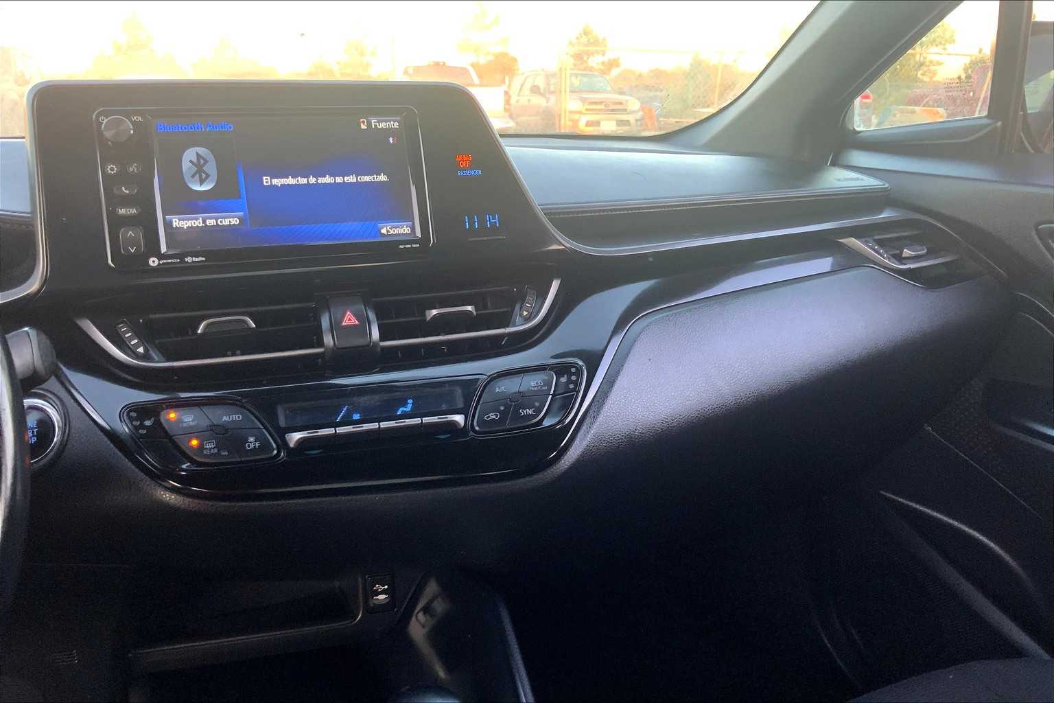 2018 Toyota C-HR XLE Premium photo 31