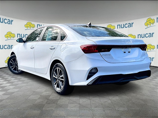 2023 Kia Forte LXS photo 2