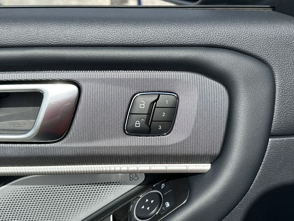 2025 Ford Explorer ST photo 2