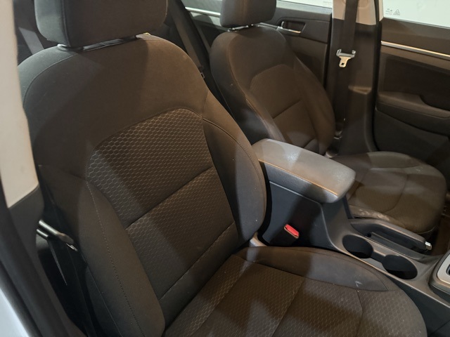 2020 Hyundai Elantra SEL photo 2