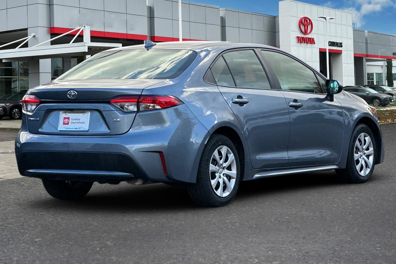 2022 Toyota Corolla LE photo 3