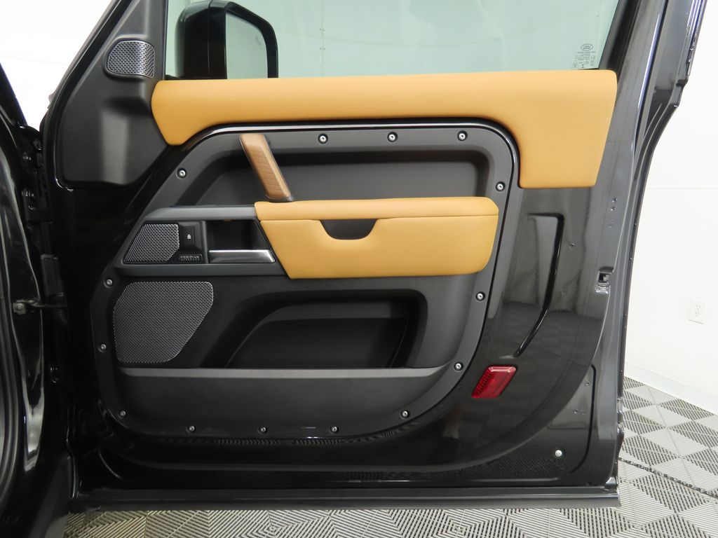2021 Land Rover Defender 90 X photo 21