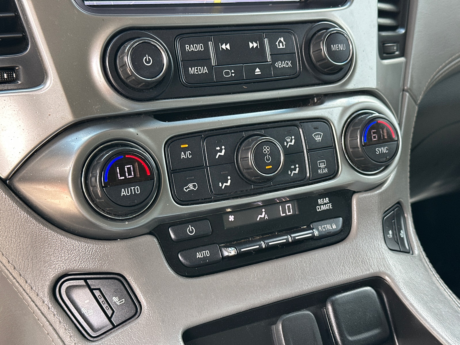 2019 Chevrolet Tahoe LT photo 32