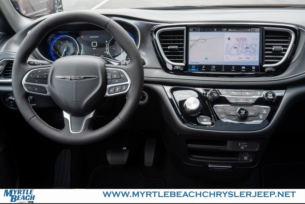 2026 Chrysler Pacifica photo 13