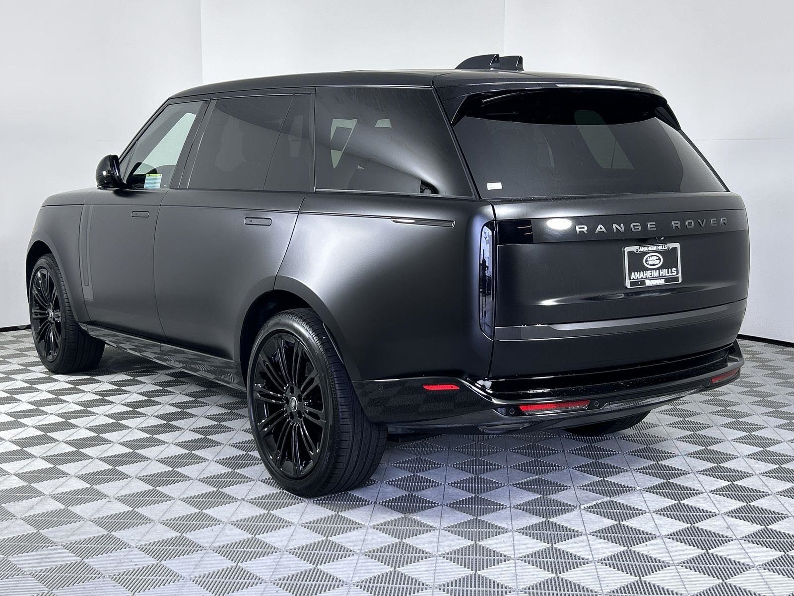 2025 Land Rover Range Rover SE photo 2
