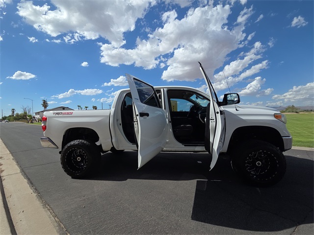 2015 Toyota Tundra SR5 Grade photo 2