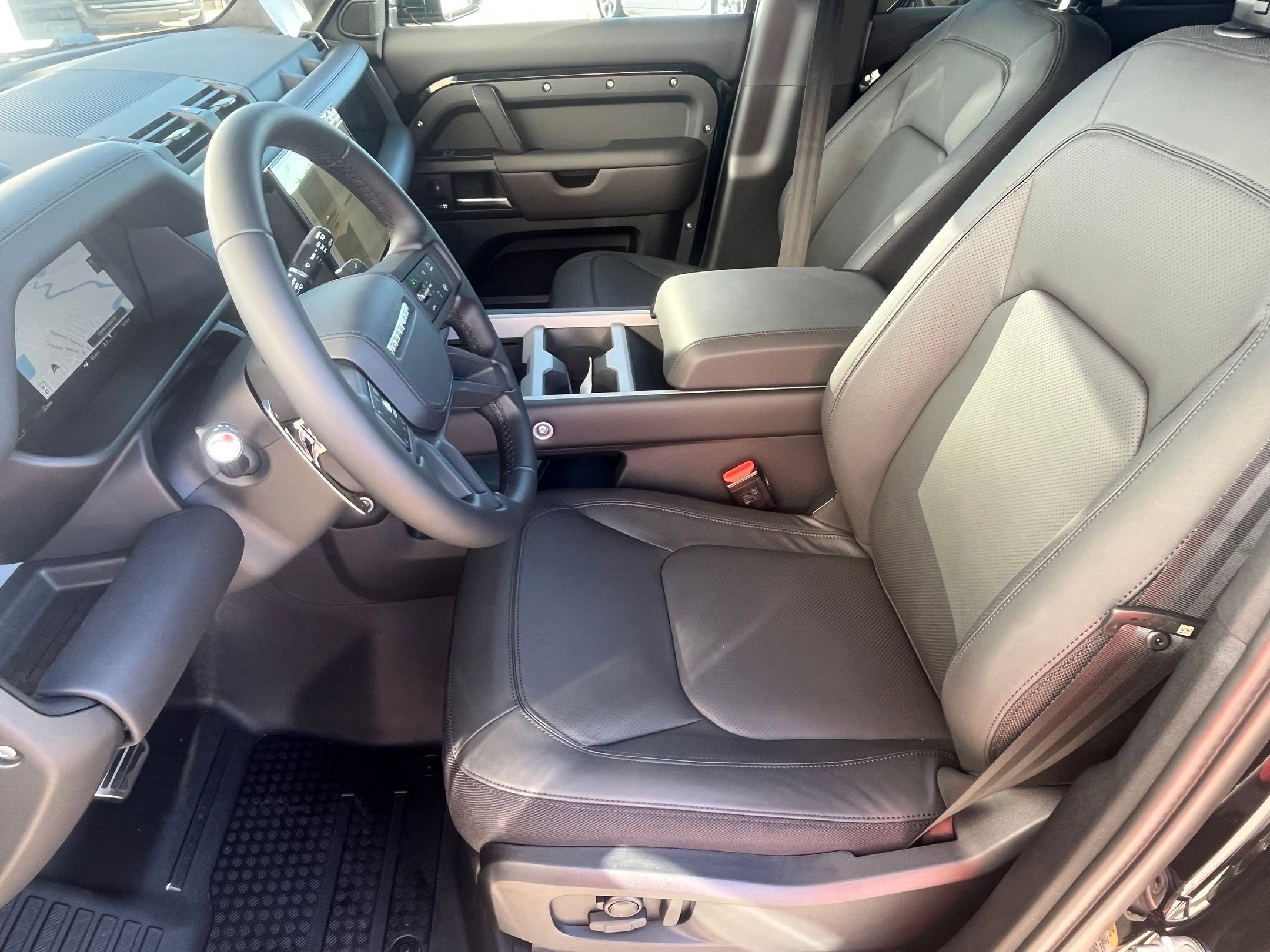 2026 Land Rover Defender 110 V8 photo 4