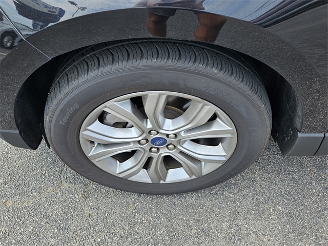 2022 Ford Edge Titanium photo 4