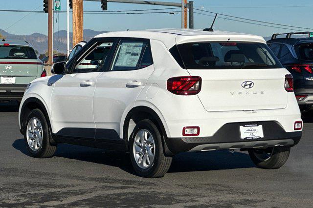 2026 Hyundai Venue SE photo 4