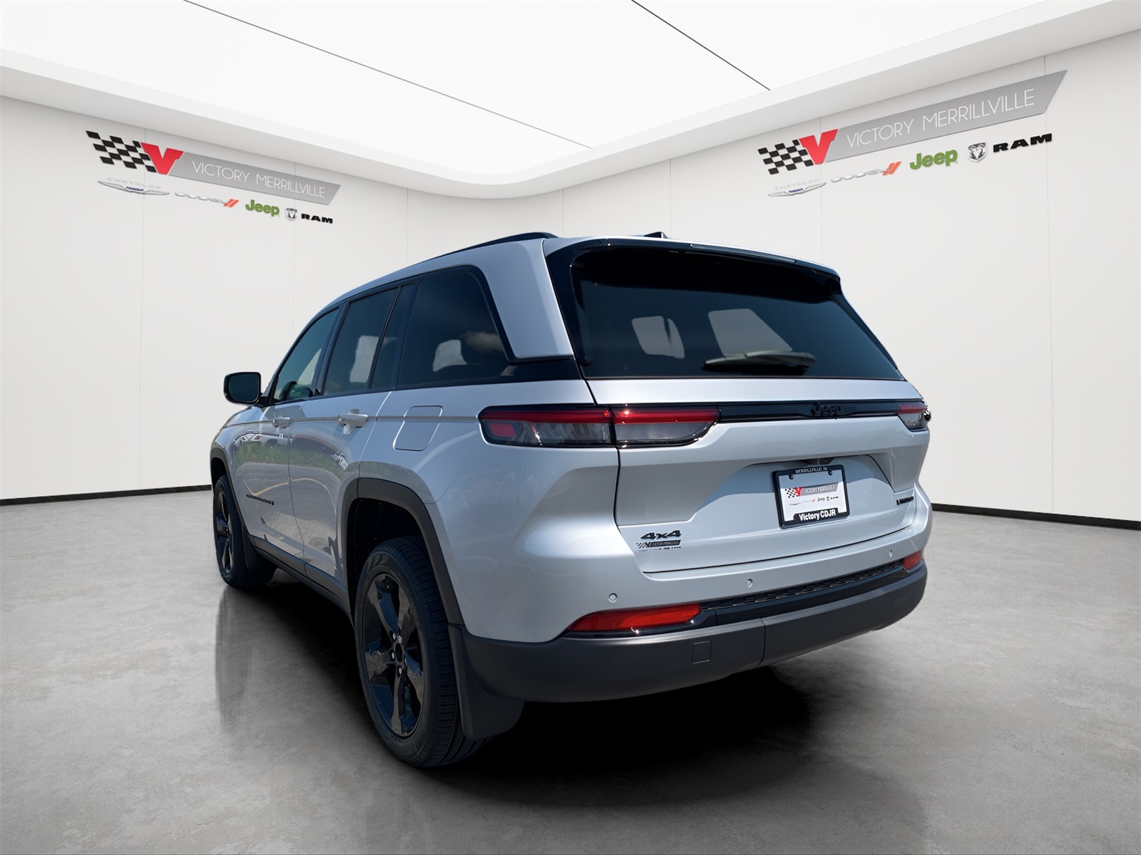 2025 Jeep Grand Cherokee Limited photo 2