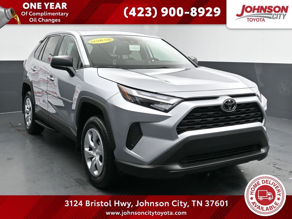 2025 Toyota RAV4 LE's photo